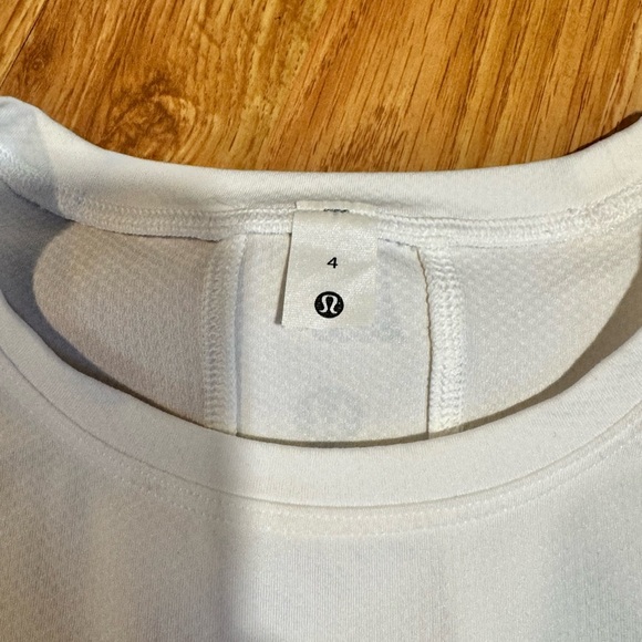 Lululemon White Cropped Tee Size 4 - Picture 3 of 4